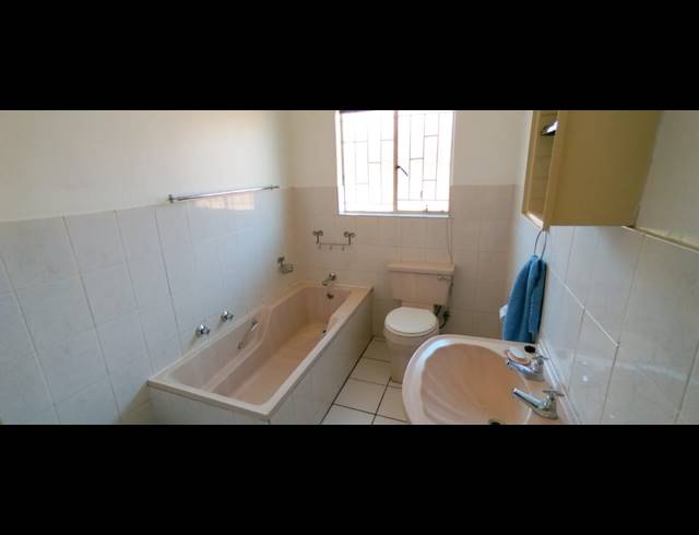 4 BEDROOM TOWNHOUSE FOR SALE IN REYNO RIDGE